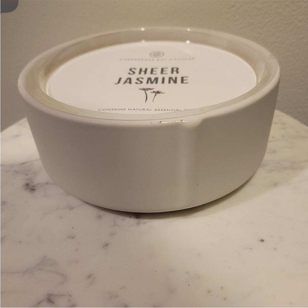 NWOT Chesapeake Bay Candle Sheer Jasmine 3-Wick Ceramic Candle - Picture 4 of 4